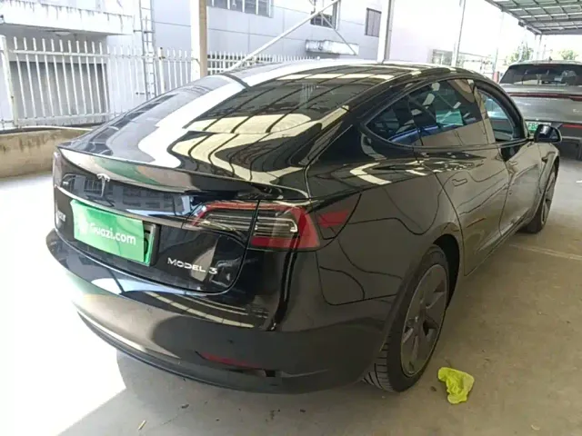 Tesla Model 3 — Фото автомобиля 6