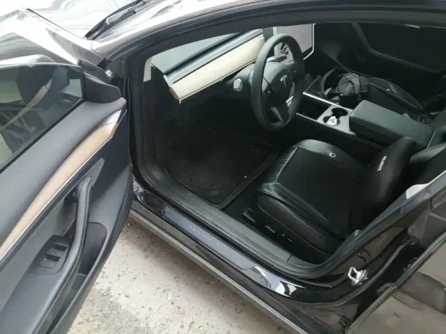 Tesla Model 3 — Фото автомобиля 15