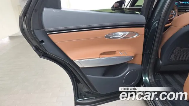 Genesis GV70 — Фото автомобиля 24