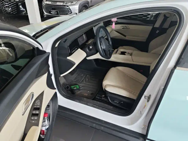 BYD Qin L — Фото автомобиля 15