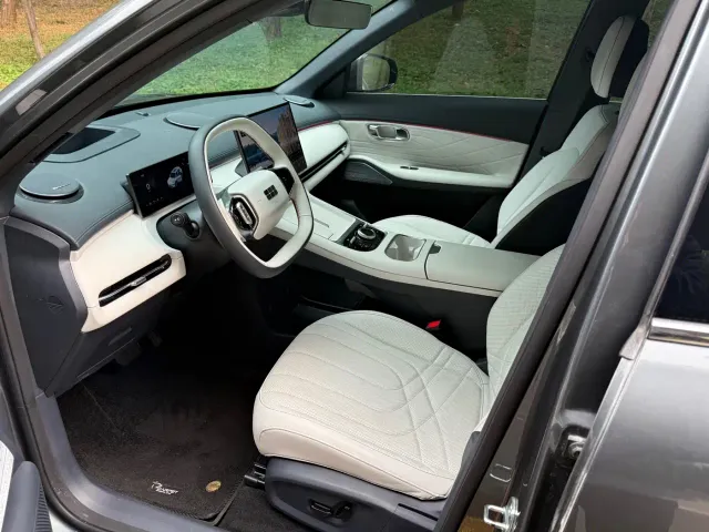 Geely Galaxy Starship 7 EM-i — Фото автомобиля 4