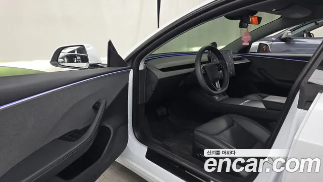 Tesla Model 3 — Фото автомобиля 7