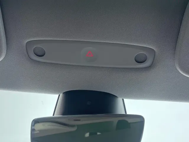 Tesla Model 3 — Фото автомобиля 13