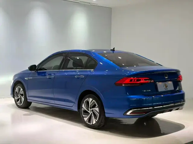 Volkswagen Bora — Фото автомобиля 4