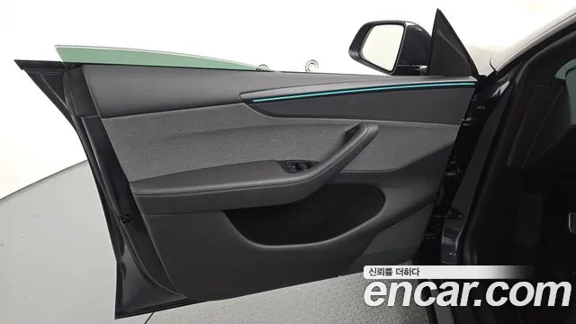 Tesla Model Y — Фото автомобиля 13