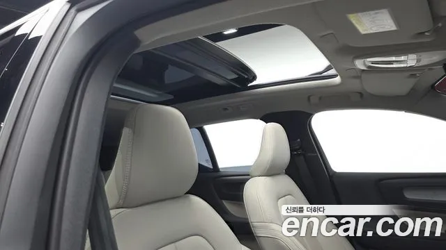 Вольво XC40 B4 Ultimate Bright — Фото автомобиля 13