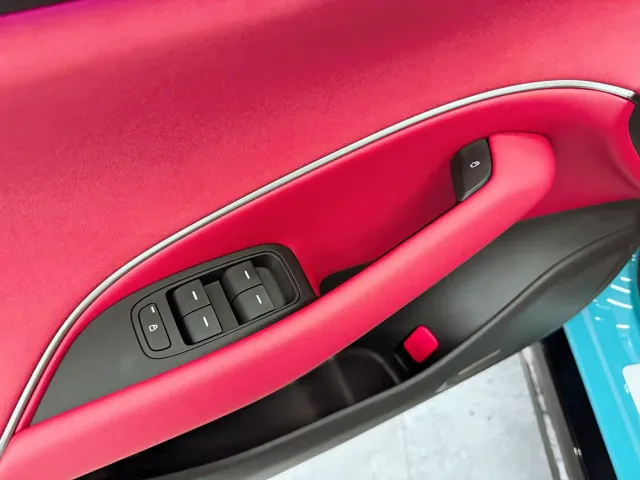 Xiaomi SU7 — Фото автомобиля 16