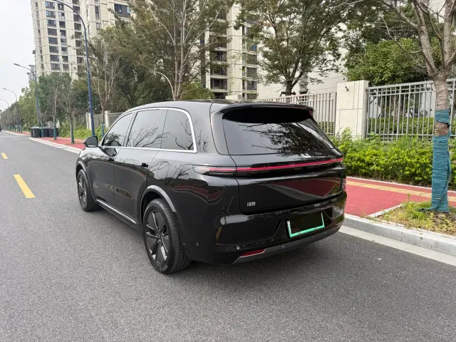 Li Auto L8 — Фото автомобиля 5