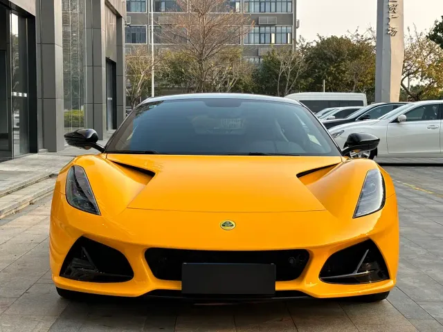 Lotus Emira — Фото автомобиля 2