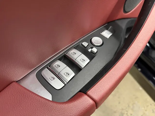 BMW iX3 — Фото автомобиля 21