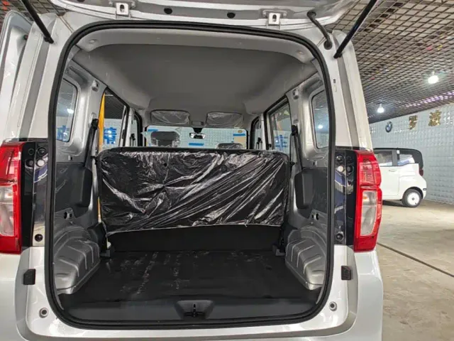 Wuling Zhiguang NEV — Фото автомобиля 18