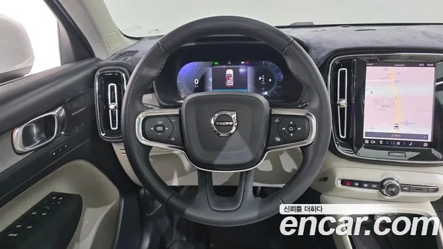 Вольво XC40 B4 Ultimate Bright — Фото автомобиля 14