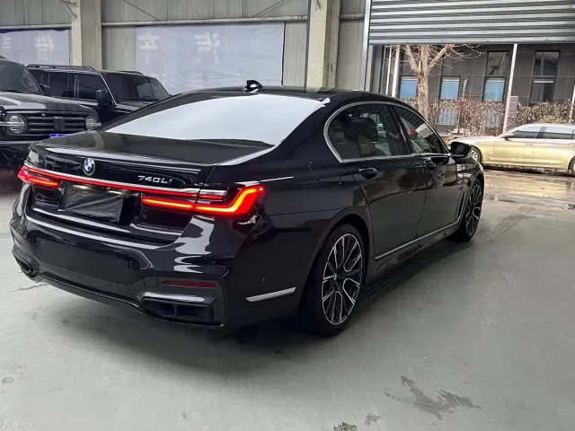 BMW 7 Series — Фото автомобиля 2