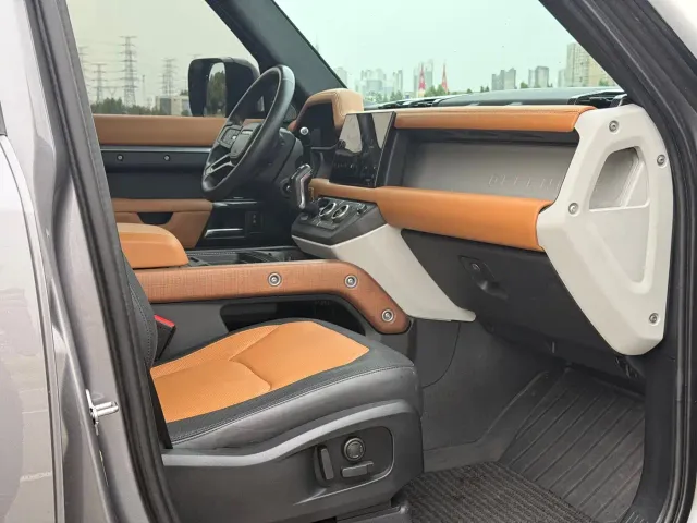 Land Rover Defender — Фото автомобиля 27
