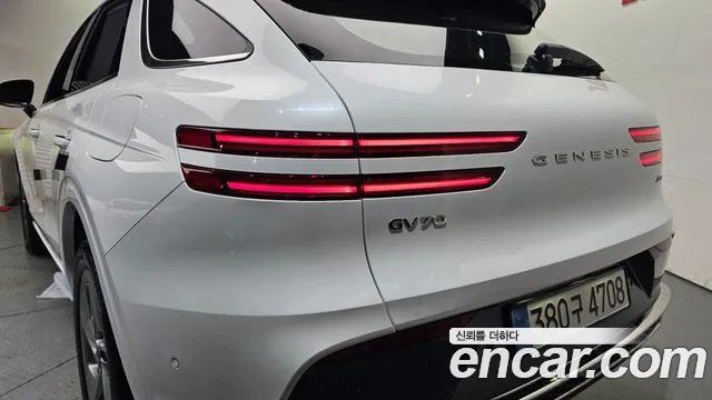 Genesis GV70 — Фото автомобиля 22