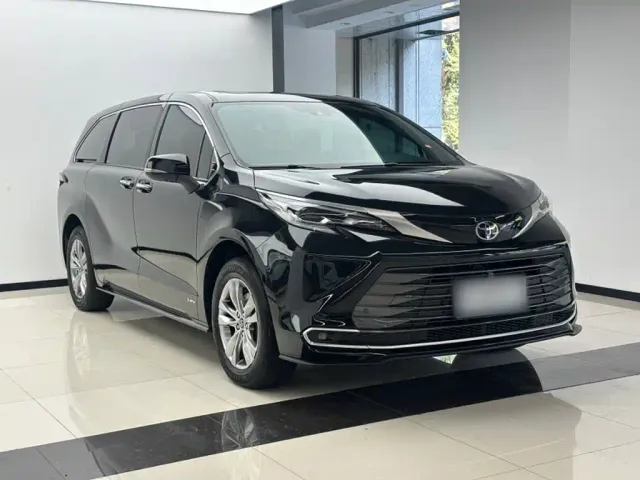 Toyota Sienna — Фото автомобиля 9