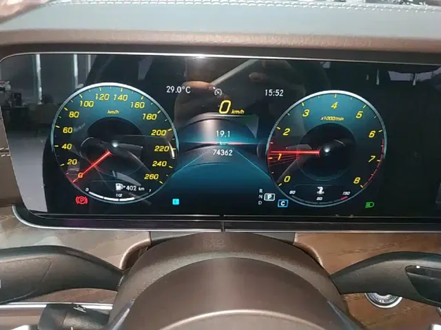 Mercedes-Benz E-Class — Фото автомобиля 11