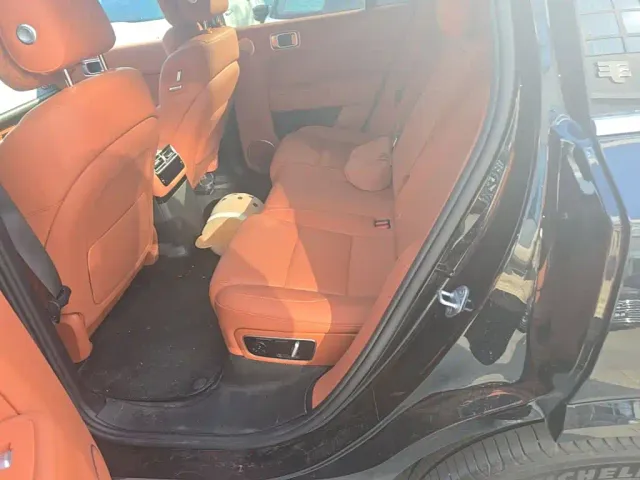 Li Auto L7 — Фото автомобиля 16