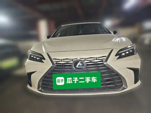 Lexus ES — Фото автомобиля 2