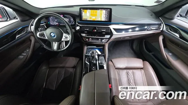 BMW 5 Series G30 — Фото автомобиля 10