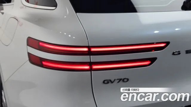 Genesis GV70 — Фото автомобиля 8