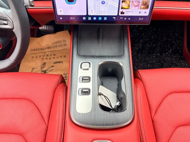 Xiaomi SU7 — Фото автомобиля 14