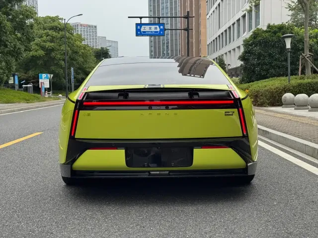 Xpeng P7 — Фото автомобиля 5