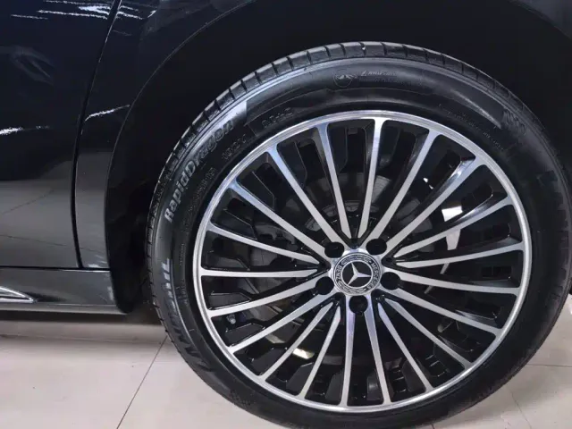 Mercedes-Benz E-Class — Фото автомобиля 8