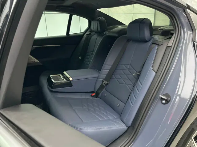 BMW i5 — Фото автомобиля 22