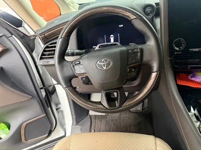Toyota Alphard — Фото автомобиля 9