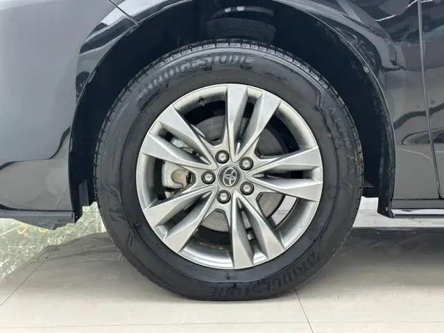 Toyota Sienna — Фото автомобиля 12