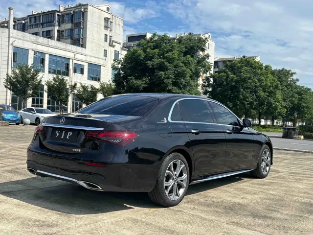 Mercedes-Benz E-Class — Фото автомобиля 5