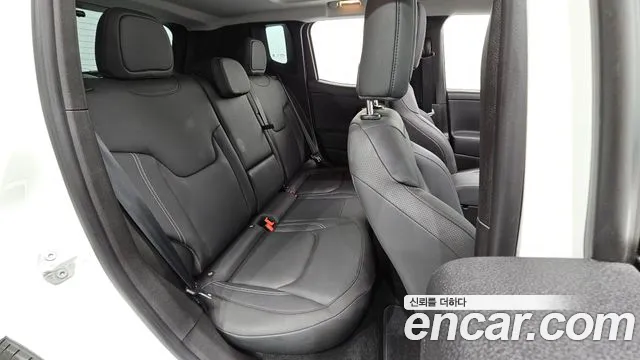 Jeep Renegade — Фото автомобиля 17