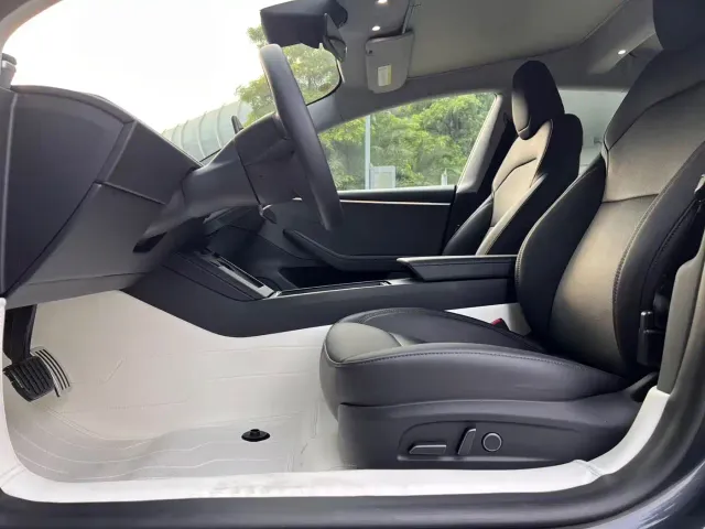 Tesla Model 3 — Фото автомобиля 8