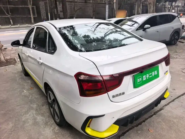 Dongfeng Fengshen E70 — Фото автомобиля 4