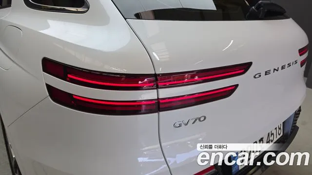 Genesis GV70 — Фото автомобиля 8