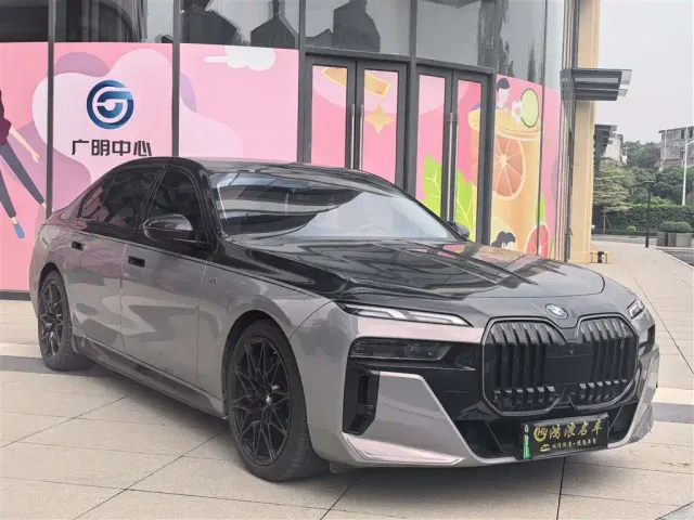 BMW i7 — Фото автомобиля 3