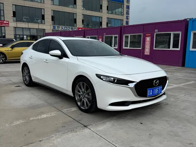 Mazda Axela — Фото автомобиля 3