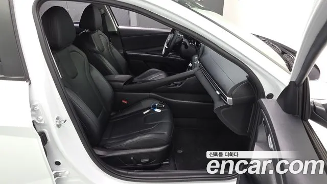 Hyundai AVANTE Avante (CN7) — Фото автомобиля 12