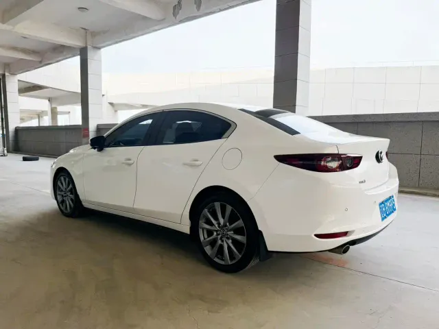 Mazda Axela — Фото автомобиля 6