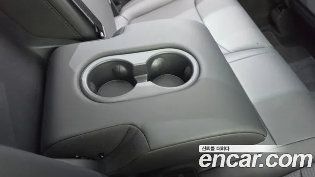 Tesla Model Y — Фото автомобиля 30