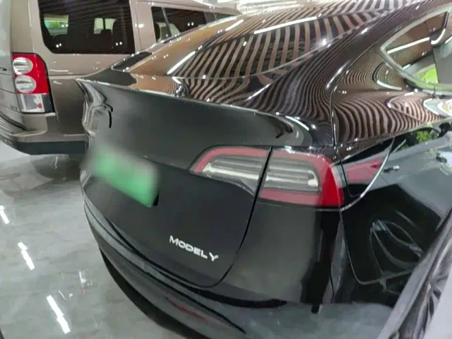 Tesla Model Y — Фото автомобиля 5