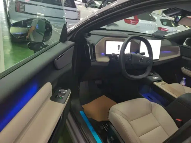 Volvo XC70 Plug-in Hybrid — Фото автомобиля 15