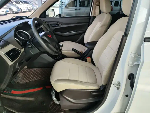 Wuling Hongguang — Фото автомобиля 14