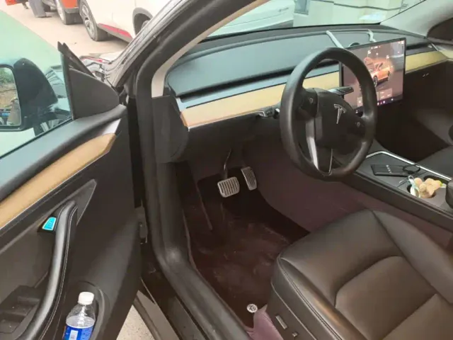 Tesla Model Y — Фото автомобиля 15
