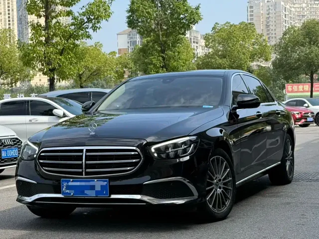 Фотография автомобиля — Mercedes-Benz E-Class