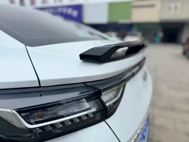 Dongfeng Yixuan — Фото автомобиля 7