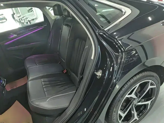 Volkswagen Passat — Фото автомобиля 16