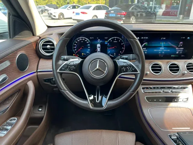 Mercedes-Benz E-Class — Фото автомобиля 13