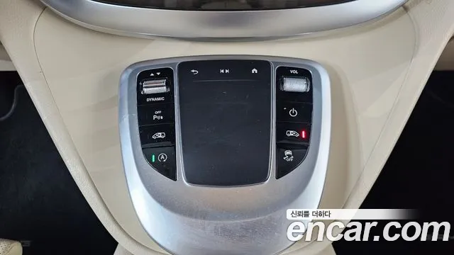 Mercedes-Benz V-Class — Фото автомобиля 26